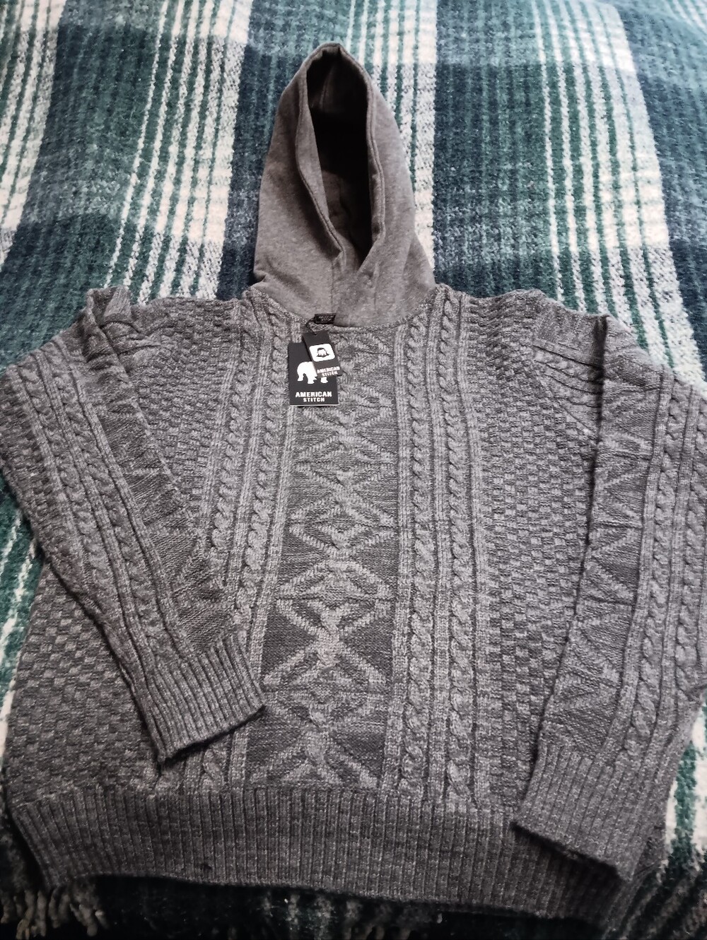 American Stitch Hooded Cable Knit Sweater. Unisex Size L.